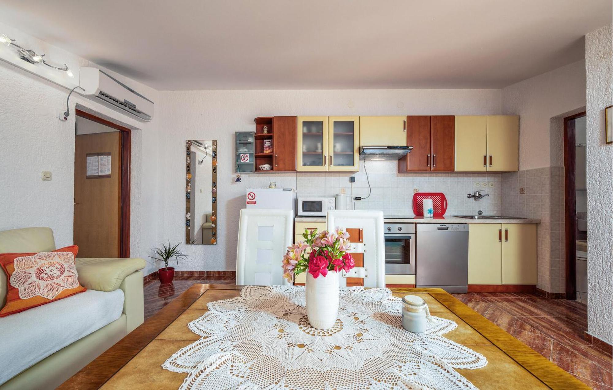 1 Bedroom Beautiful Apartment In Betiga Барбарига Екстериор снимка